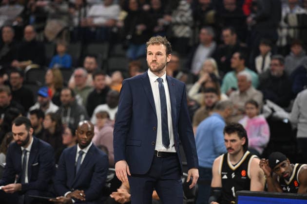 Basketball : ASVEL Villeurbanne v Real Madrid Euroleague Basket 06 01 2026 Pierric POUPET coach of ASVEL Villeurbane during the Euroleague match between Lyon Villeurbanne and Real Madrid at LDLC ARENA in Lyon, France on January 06, 2026 LYONFrance  Copyright: xMouradxAllilix