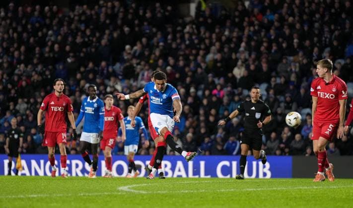 Rangers captain James Tavernier shoots at goal. Rangers v Aberdeen, William Hill Scottish Premiership, Football, Ibrox Stadium, Glasgow, Scotland, UK - 06 Jan 2026Glasgow Ibrox Stadium United Kingdom EDITORIAL USE ONLY No use with unauthorised audio, video, data, fixture lists, club league logos or live services. Online in-match use limited to 120 images, no video emulation. No use in betting, games or single club league player publications.  Copyright: xStuartxWallace Shutterstockx 16225279ao