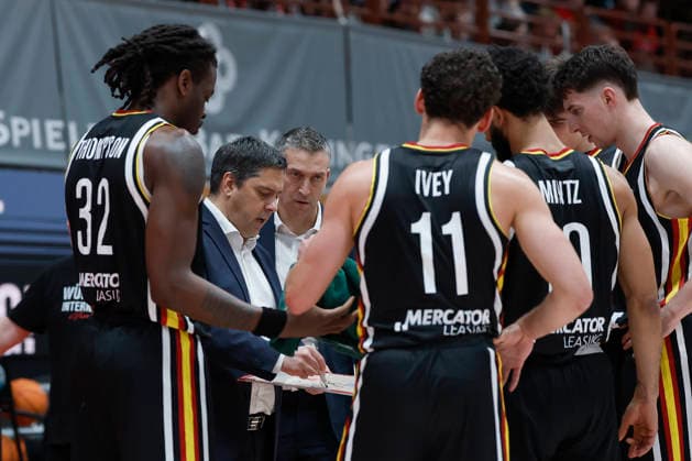 f l t r Time out with Head Coach Sasa Filipovski Fitness First Wuerzburg Baskets , 06 01 2026, Basketball Champions League, Fitness First Wuerzburg Baskets vs Patrioti Levice, GER, Wuerzburg, Tectake Arena Copyright: HMBxMedia xHeikoxBecker