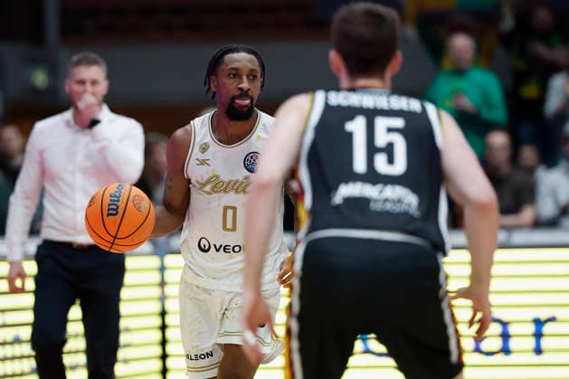 f l t r Rickey McGill Patrioti Levice, 0 and Ryan Schwieger Fitness First Wuerzburg Baskets, 15 , 06 01 2026, Basketball Champions League, Fitness First Wuerzburg Baskets vs Patrioti Levice, GER, Wuerzburg, Tectake Arena Copyright: HMBxMedia xHeikoxBecker