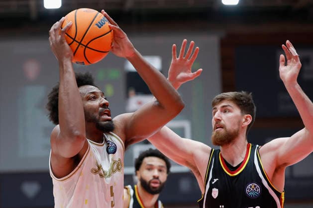 f l t r Andre Wesson Jr Patrioti Levice, 5 and Ryan Schwieger Fitness First Wuerzburg Baskets, 15 , 06 01 2026, Basketball Champions League, Fitness First Wuerzburg Baskets vs Patrioti Levice, GER, Wuerzburg, Tectake Arena Copyright: HMBxMedia xHeikoxBecker