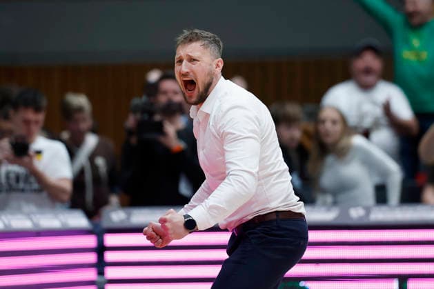 f l t r Headcoach Michal Madzin Patrioti Levice celebrates after the victory against Wuerzburg, 06 01 2026, Basketball Champions League, Fitness First Wuerzburg Baskets vs Patrioti Levice, GER, Wuerzburg, Tectake Arena Copyright: HMBxMedia xHeikoxBecker