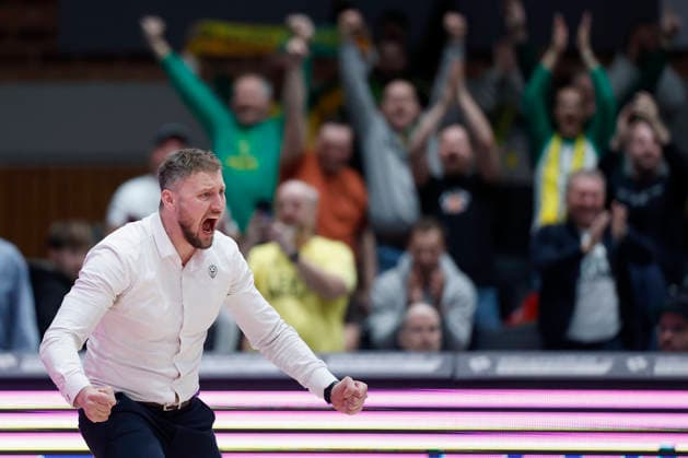 f l t r Headcoach Michal Madzin Patrioti Levice celebrates after the victory against Wuerzburg, 06 01 2026, Basketball Champions League, Fitness First Wuerzburg Baskets vs Patrioti Levice, GER, Wuerzburg, Tectake Arena Copyright: HMBxMedia xHeikoxBecker