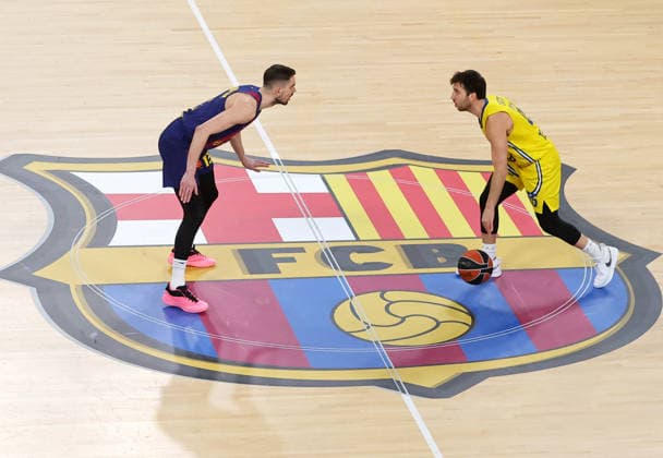 FC Barcelona, Barca V Maccabi Rapyd Tel Aviv - Euroleague Tomas Satoransky and John DiBartolomeo play during the match between FC Barcelona and Maccabi Rapyd Tel Aviv, corresponding to round 20 of the Euroleague, at the Palau Blaugrana in Barcelona, Spain, on January 6, 2025. Barcelona Spain  Copyright: xUrbanandsportx originalFilename:urbanandsport-fcbarcel260106_npcT2.jpg
