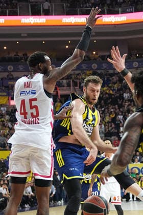 ISTANBUL, TURKEY - JANUARY 6: Nicolo Melli of Fenerbahce Beko and Donta Hall (45) of Olympiacos Piraeus in action during the EuroLeague Regular Season Round 20 match between Fenerbahce Beko Istanbul and Olympiacos Piraeus at Ulker Sports Arena on January 6, 2026 in Istanbul, Turkey. Istanbul Turkey Copyright: xSeskimphotox FBahce-Olympiakos-060126 (30)