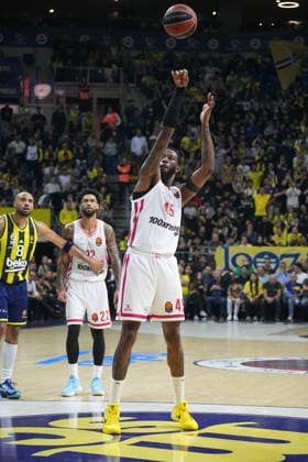 ISTANBUL, TURKEY - JANUARY 6: Donta Hall of Olympiacos Piraeus in action during the EuroLeague Regular Season Round 20 match between Fenerbahce Beko Istanbul and Olympiacos Piraeus at Ulker Sports Arena on January 6, 2026 in Istanbul, Turkey. Istanbul Turkey Copyright: xSeskimphotox FBahce-Olympiakos-060126 (157)