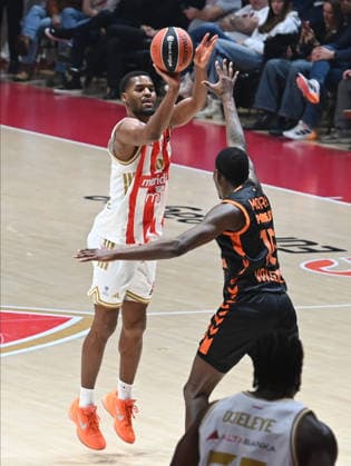 CRVENA ZVEZDA vs VALENCIA JARED BUTLER, basketball player of Crvena Zvezda, during the Euroleague match against Valencia, at Aleksandar Nikolic Hall. Belgrade, 06.01.2026. photo: Nebojsa Parausic MN Press Photo BASKETBALL, EUROLEAGUE, CRVENA ZVEZDA, VALENCIA Belgrade Hala Aleksandar Nikolic Serbia Copyright: xNebojsaxParausicx xMNxPressx