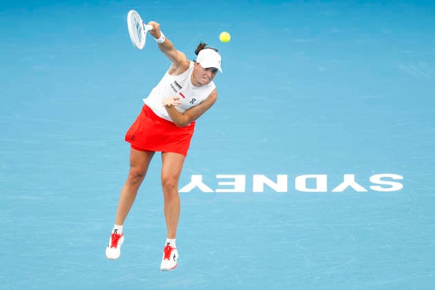 TENNIS UNITED CUP SYDNEY, Iga Swiatek of team Poland serves in her Group F singles match against Suzan Lamens of Team Netherlands during day six of the 2026 United Cup at Ken Rosewall Arena in Sydney, Wednesday, January 7, 2026. ( NO ARCHIVING, EDITORIAL USE ONLY SYDNEY NEW SOUTH WALES AUSTRALIA  Copyright: xMARKxEVANSx 20260107158106382255