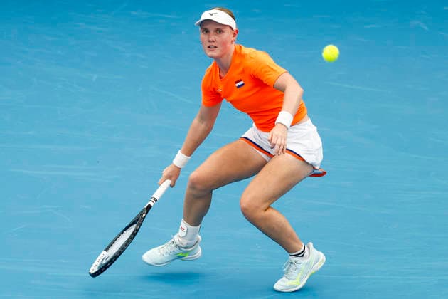 TENNIS UNITED CUP SYDNEY, Suzan Lamens of Team Netherlands plays a forehand in her Group F singles match against Iga Swiatek of team Poland during day six of the 2026 United Cup at Ken Rosewall Arena in Sydney, Wednesday, January 7, 2026. ( NO ARCHIVING, EDITORIAL USE ONLY SYDNEY NEW SOUTH WALES AUSTRALIA  Copyright: xMARKxEVANSx 20260107167898284185