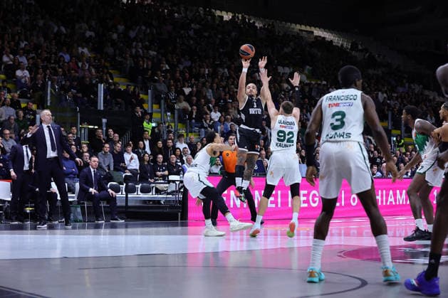 BASKET - Euroleague - Virtus Bologna vs Zalgiris Kaunas 03 Carser EDWARDS Virtus Match BASKETBALL - EUROLEAGUE Virtus Bologna vs Zalgiris Kaunas 06-01-2026 92 Edgaras Ulanovas Zalgiris Kaunas Match BASKETBALL - EUROLEAGUE Virtus Bologna vs Zalgiris Kaunas 06-01-2026 during Virtus Bologna vs Zalgiris Kaunas, Basketball Euroleague match in Bologna, Italy, January 06 2026 Bologna Italy  Copyright: xIPAxSport ABACAx