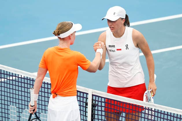 TENNIS UNITED CUP SYDNEY, Iga Swiatek of team Poland shakes hands with Suzan Lamens of Team Netherlands after winning her Group F singles match during day six of the 2026 United Cup at Ken Rosewall Arena in Sydney, Wednesday, January 7, 2026. ( NO ARCHIVING, EDITORIAL USE ONLY SYDNEY NEW SOUTH WALES AUSTRALIA  Copyright: xMARKxEVANSx 20260107162338700893