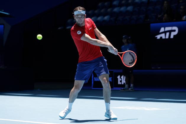 TENNIS UNITED CUP PERTH, Taylor Fritz of the USA in action against Stefanos Tsitsipas of Greece during the United Cup quarter-final match between Greece and the USA at RAC Arena in Perth, Wednesday, January 7, 2026. ( NO ARCHIVING, EDITORIAL USE ONLY PERTH Western Australia Australia  Copyright: xRICHARDxWAINWRIGHTx 20260107110623188315