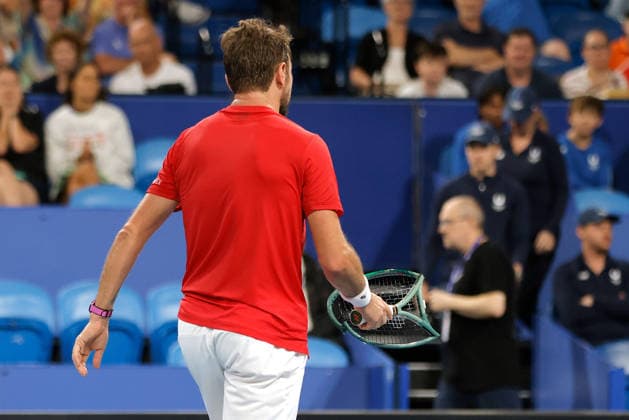 TENNIS UNITED CUP PERTH, Stan Wawrinka of Switzerland breaks his racket after losing a set point against Sebastian Baez of Argentina during the United Cup quarter-final match between Argentina and Switzerland at RAC Arena in Perth, Wednesday, January 7, 2026. ( NO ARCHIVING, EDITORIAL USE ONLY PERTH Western Australia Australia  Copyright: xRICHARDxWAINWRIGHTx 20260107119742941544