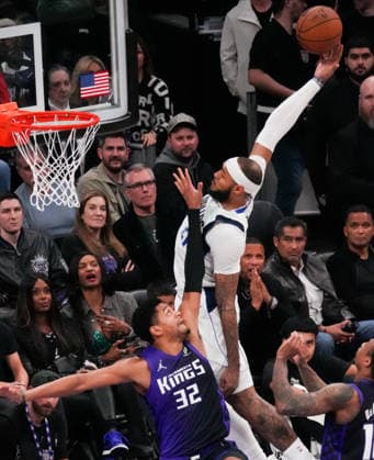 (260107) -- SACRAMENTO, Jan. 7, 2026 -- Daniel Gafford (top) of Dallas Mavericks dunks during the 2025-2026 NBA, Basketball Herren, USA regular season basketball match between Dallas Mavericks and Sacramento Kings in Sacramento, the United States, Jan. 6, 2026. (Photo by Xinhua) (SP)U.S.-SACRAMENTO-BASKETBALL-NBA-DALLAS MAVERICKS VS SACRAMENTO KINGS SunxYuxuan 