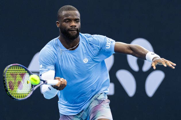 January 7, 2026, Brisbane, Qld, Australia: FRANCES TIAFOE of the United States plays a forehand during his MenÃ¢â‚¬â ¢s Singles round of 16 match against DANIIL MEDVEDEV of Russia at the Brisbane International. Brisbane Australia - ZUMAt173 20260107_zsp_t173_034 Copyright: xStephanexThomasx