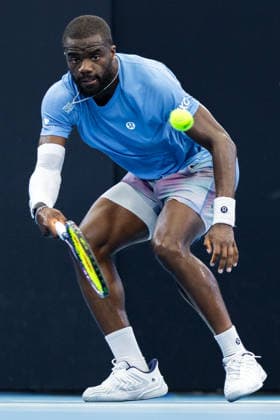 January 7, 2026, Brisbane, Qld, Australia: FRANCES TIAFOE of the United States plays a forehand during his MenÃ¢â‚¬â ¢s Singles round of 16 match against DANIIL MEDVEDEV of Russia at the Brisbane International. Brisbane Australia - ZUMAt173 20260107_zsp_t173_037 Copyright: xStephanexThomasx