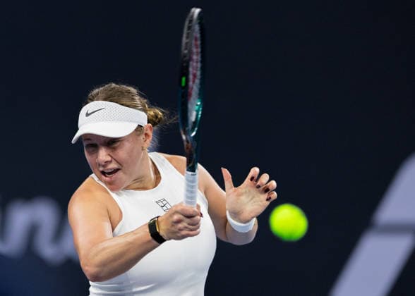 January 7, 2026, Brisbane, Qld, Australia: AMANDA ANISIMOVA of the United States plays a forehand during her WomenÃ¢â‚¬â ¢s Singles round of 32 match against KIMBERLEY BIRRELL of Australia at the Brisbane International. Brisbane Australia - ZUMAt173 20260107_zsp_t173_057 Copyright: xStephanexThomasx