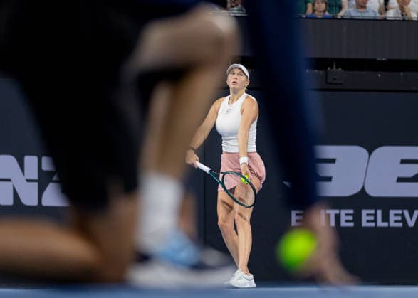 January 7, 2026, Brisbane, Qld, Australia: AMANDA ANISIMOVA of the United States serves during her WomenÃ¢â‚¬â ¢s Singles round of 32 match against KIMBERLEY BIRRELL of Australia at the Brisbane International. Brisbane Australia - ZUMAt173 20260107_zsp_t173_066 Copyright: xStephanexThomasx