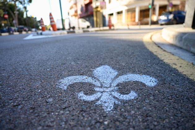 The lily symbol can be seen on a street in El Saler ESP, SV Darmstadt 98, Football, 2 Bundesliga, Training camp in El Saler, 4 day, 07 01 2026 ESP, SV Darmstadt 98, Football, 2 Bundesliga, Training camp in El Saler, 4 day El Saler Copyright: xEibner-Pressefoto FlorianxWiegandx EP_FWD