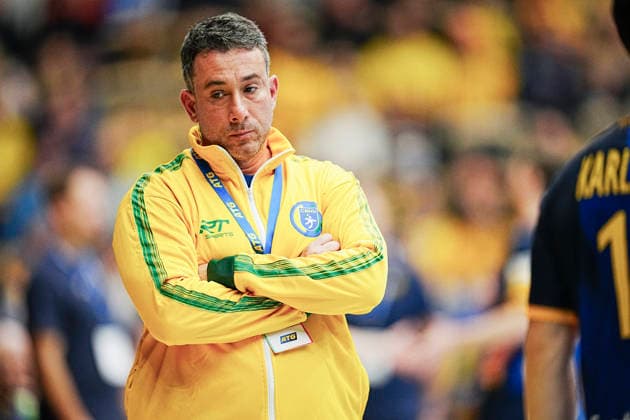 GOTHENBURG, SWEDEN 20260107 Brazil s coach Marcus Oliveira during the friendly handball match between Sweden and Brazil at Partille arena, Gothenburg, Sweden, January 07, 2025 GÖTEBORG SWEDEN x9200x  Copyright: xBjörnxLarssonxRosvall TTx HANDBALL SWEDEN-BRAZIL