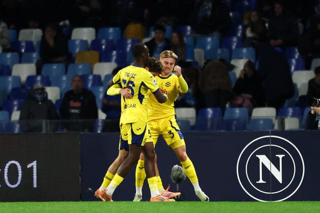 Martin Frese of Hellas Verona celebrates with team mates after scoring the goal of 0-1 during the Serie A 2025 2026 football match between SSC Napoli and Hellas Verona at Diego Armando Maradona stadium in Naples (Italy), January 7, 2026. cesarexpurini