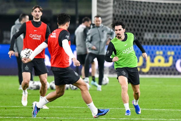 Ahead of Olympique Marseille v Paris Saint-Germain - French Super Cup KUWAIT CITY, KUWAIT - JANUARY 7: Paris Saint-Germain player Vitor Machado Ferreira (R) takes part in a training session ahead of the Super Cup match against Olympique Marseille at Jaber Al-Ahmad International Stadium in Kuwait City, Kuwait, on January 7, 2026. Jaber Abdulkhaleq Anadolu Kuwait City Kuwait. Editorial use only. Please get in touch for any other usage.  Copyright: x2026xAnadoluxJaberxAbdulkhaleqx