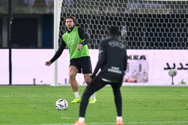 Ahead of Olympique Marseille v Paris Saint-Germain - French Super Cup KUWAIT CITY, KUWAIT - JANUARY 7: Paris Saint-Germain players train ahead of the Super Cup match against Olympique Marseille at Jaber Al-Ahmad International Stadium in Kuwait City, Kuwait, on January 7, 2026. Jaber Abdulkhaleq Anadolu Kuwait City Kuwait. Editorial use only. Please get in touch for any other usage.  Copyright: x2026xAnadoluxJaberxAbdulkhaleqx