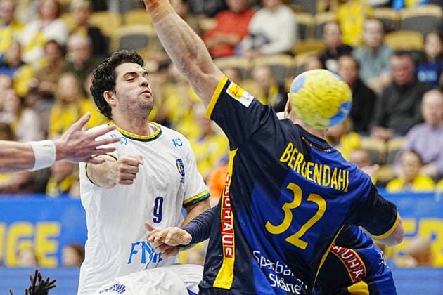GOTHENBURG, SWEDEN 20260107 Brazil s Leonardo Abrahao 9 against Sweden s Oscar Bergendahl during the friendly handball match between Sweden and Brazil at Partille arena, Gothenburg, Sweden, January 07, 2025 GÖTEBORG SWEDEN x9200x  Copyright: xBjörnxLarssonxRosvall TTx HANDBALL SWEDEN-BRAZIL