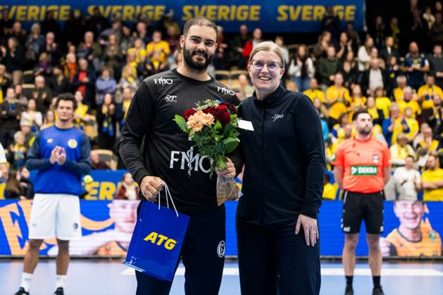260107 Goalkeeper Rangel da Rosa of Brazil receives an award for player of the game after the international friendly handball match between Sweden and Brazil on January 7, 2026 in Partille Photo Mathias Bergeld BILDBYRAN kod MB MB1272 handball handball handball international friendly sverige sweden brazil bbeng träningsmatch träningslandskamp  Copyright: MATHIASxBERGELD BB260107MB044