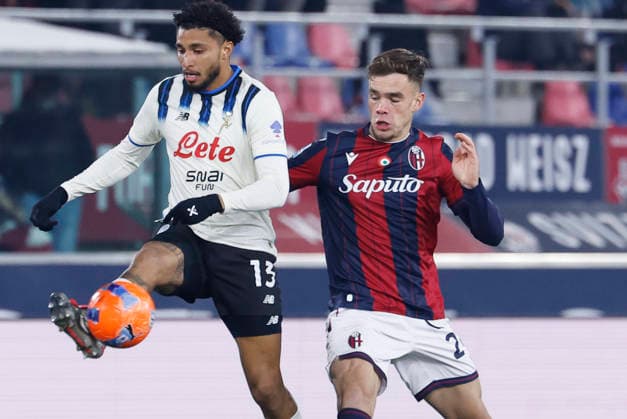 January 7, 2026, Bologna, BOLOGNA: Bologna s Thijs Dallinga (R) and Atalanta s JosÃ Dos Santos Ederson in action during the Italian Serie A soccer match Bologna FC vs Atalanta BC at Renato Dall Ara stadium in Bologna, Italy, 7 January 2026. ANSA SERENA CAMPANINI. Soccer: Serie A ; Bologna-Atalanta  - ZUMAa110 20260107_zaf_a110_031 Copyright: xSerenaxCampaninix