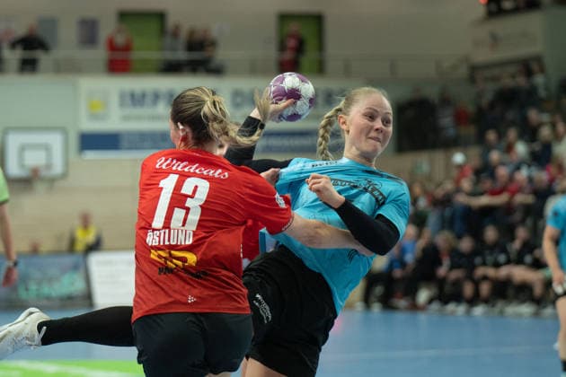 Madeleine Östlund Halle, 13 , Rikke Hoffbeck Petersen THC, 22 , SV Union Halle Neustadt vs Thüringer HC, Handball, 1 Bundesliga Women, Season 2025 26, 12 Matchday, 07 01 2026 Halle SWH Arena Sachsen Anhalt Germany