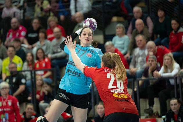 Kelly de Abreu Rosa THC, 77 , Cara Reuthal Halle, 26 , SV Union Halle Neustadt vs Thüringer HC, Handball, 1 Bundesliga Women, Season 2025 26, 12 Matchday, 07 01 2026 Halle SWH Arena Sachsen Anhalt Germany