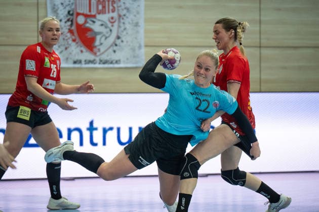 Lilli Röpcke Halle, 25 , Rikke Hoffbeck Petersen THC, 22 , Madeleine Östlund Halle, 13 , SV Union Halle Neustadt vs Thüringer HC, Handball, 1 Bundesliga Women, Season 2025 26, 12 Matchday, 07 01 2026 Halle SWH Arena Sachsen Anhalt Germany
