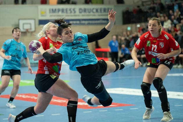 Lilli Röpcke Halle, 25 , Guilla Guarleiro THC, 13 , Ilona Kieffer Halle, 72 , SV Union Halle Neustadt vs Thüringer HC, Handball, 1 Bundesliga Women, Season 2025 26, 12 Matchday, 07 01 2026 Halle SWH Arena Sachsen Anhalt Germany