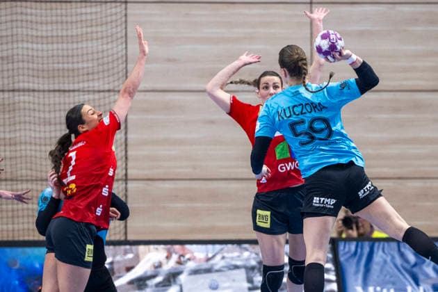 Handball Bundesliga Women, Season 2025 2026 SV Union Halle Neustadt vs Thüringer HC Halle, Germany 07 January 2026 In the picture from left Lynn Molenaar Halle , Madeleine Östlund Oestlund Halle and Csenge Kuczora Thueringer HC Halle Saale SWH Arena Sachsen Anhalt Germany