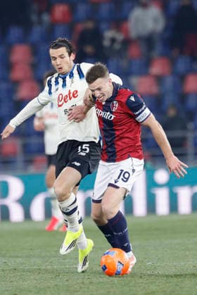 January 7, 2026, Bologna, BOLOGNA: Bologna s Lewis Ferguson (R) and Atalanta s Marten De Roon in action during the Italian Serie A soccer match Bologna FC vs Atalanta BC at Renato Dall Ara stadium in Bologna, Italy, 7 January 2026. ANSA SERENA CAMPANINI. Soccer: Serie A ; Bologna-Atalanta  - ZUMAa110 20260107_zaf_a110_036 Copyright: xSerenaxCampaninix