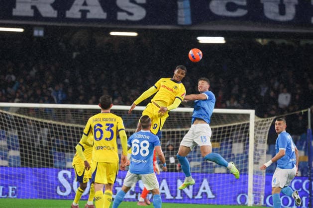 January 7, 2026, Napoli, Campania, ITALIA: Amin Sarr of FC Hellas Verona - Amir Rramani of SSC Napoli During the 2025 26 Italian Serie A football match between SSC Napoli and Hellas Verona on January 7, 2026, at the Diego Armando Maradona Stadium in Naples...Pictured: Napoli ITALIA - ZUMAs236 20260107_aap_s236_071 Copyright: xFabioxSassox
