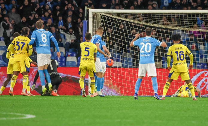 Napoli vs. Hellas Verona football match Goal the Scott McTominay of SSC Napoli During the 2025 26 Italian Serie A football match between SSC Napoli and Hellas Verona on January 7, 2026, at the Diego Armando Maradona Stadium in Naples. Pictured: NAPOLI stadio Diego Armando Maradona CAMPANIA ITALIA Copyright: xFABIOxSASSOxFabioxSassox Napoli Hellas Verona2026_01_07Fabio Sasso2745