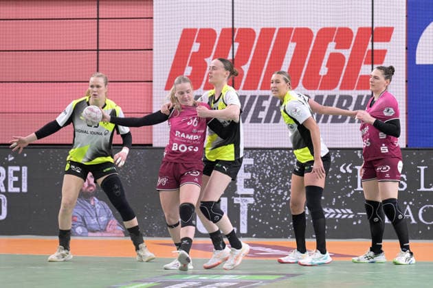 Emma Olsson BVB Borussia Dortmund Handball, 29 , Alieke van Maurik BVB Borussia Dortmund Handball, 14 and Dana Bleckmann BVB Borussia Dortmund Handball, 66 against Charlotte Cholevova TusSies Metzingen, 96 and Svenja Huebner TusSies Metzingen, 26 TusSies Metzingen vs BVB Borussia Dortmund Handball, Handball, Alsco HBF, 12 League Matchday, Season 2025 2026, 07 01 2026 TusSies Metzingen vs BVB Borussia Dortmund Handball, Handball, Alsco HBF, 12 League Matchday, Season 2025 2026, 07 01 2026 Tuebingen Copyright: xEibner-Pressefoto TobiasxBaurx EP_TBR