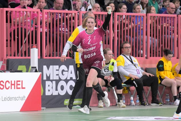 Cheering after her goal Selina Lindemann TusSies Metzingen, 02 TusSies Metzingen vs BVB Borussia Dortmund Handball, Handball, Alsco HBF, 12 Ligaspieltag, Saison 2025 2026, 07 01 2026 TusSies Metzingen vs BVB Borussia Dortmund Handball, Handball, Alsco HBF, 12 Ligaspieltag, Saison 2025 2026, 07 01 2026 Tuebingen Copyright: xEibner-Pressefoto TobiasxBaurx EP_TBR