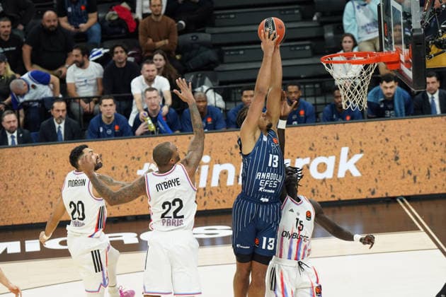 ISTANBUL, TURKEY - JANUARY 7: Brice Dessert (13) of Anadolu Efes and Mouhamed Faye (15) , Jeremy Morgan (20) , Amath Mbaye (22) of Paris Basketball in action during the EuroLeague Regular Season Round 20 match between Anadolu Efes Istanbul and Paris Basketball at Turkcell Basketball Development Center on January 7, 2026 in Istanbul, Turkey. Istanbul Turkey Copyright: xSeskimphotox AEfes-ParisBskt-070126 (10)