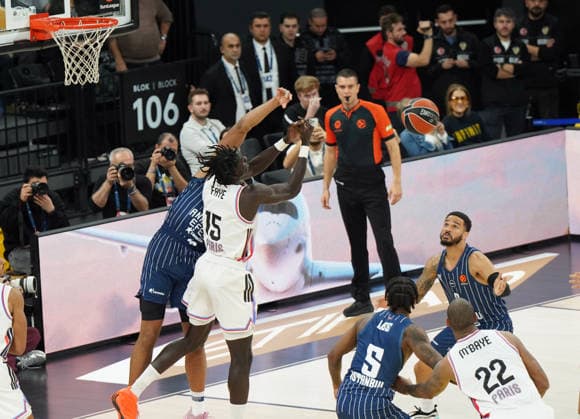 ISTANBUL, TURKEY - JANUARY 7: Brice Dessert (13)of Anadolu Efes and Mouhamed Faye (15) of Paris Basketball in action during the EuroLeague Regular Season Round 20 match between Anadolu Efes Istanbul and Paris Basketball at Turkcell Basketball Development Center on January 7, 2026 in Istanbul, Turkey. Istanbul Turkey Copyright: xSeskimphotox AEfes-ParisBskt-070126 (6)
