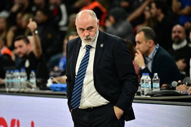 Anadolu Efes v Paris Basketball - EuroLeague ISTANBUL, TURKIYE - JANUARY 7: Anadolu Efes Head Coach Pablo Laso watches the EuroLeague week 20 match between Anadolu Efes and Paris Basketball at Basketball Development Center in Istanbul, Turkiye on January 7, 2026. Cem Tekkesinoglu Anadolu Istanbul Turkey. Editorial use only. Please get in touch for any other usage.  Copyright: x2026xAnadoluxCemxTekkesinoglux