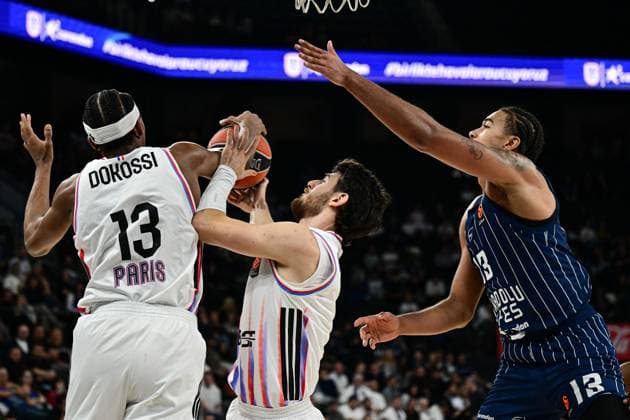 Anadolu Efes v Paris Basketball - EuroLeague ISTANBUL, TURKIYE - JANUARY 7: Brice Dessert (13) of Anadolu Efes and Allan Julien Dokossi (13) of Paris Basketball compete for the ball during the EuroLeague week 20 match between Anadolu Efes and Paris Basketball at Basketball Development Center in Istanbul, Turkiye on January 7, 2026. Cem Tekkesinoglu Anadolu Istanbul Turkey. Editorial use only. Please get in touch for any other usage.  Copyright: x2026xAnadoluxCemxTekkesinoglux