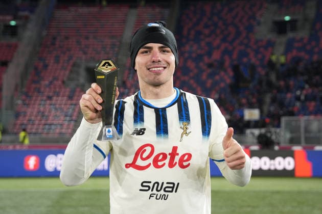 Atalanta s Nikola Krstovic Panini Player of the match at the end of the Serie A soccer match between Bologna and Atalanta at the Renato DallÕAra Stadium in Bologna, north Italy - Wednesday, January 7, 2026 -  Copyright: xMassimoxPaolone LaPressex