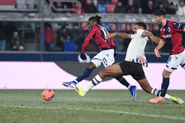 Rowe Jonathan (Bologna Fc) shooting on goal during Bologna FC vs Atalanta BC, Italian soccer Serie A match in Bologna, Italy, January 07 2026  Copyright: xGianlucaxRicci IPAxSportx xipa-agency.netx xx IPA_69792140 IPA_Agency_IPA69792140