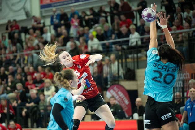 Johanna Reichert THC, 29 , Cara Reuthal Halle, 26 , Jana Scheib THC, 20 , SV Union Halle Neustadt vs Thüringer HC, Handball, 1 Bundesliga Women, Season 2025 26, 12 Matchday, 07 01 2026 Halle SWH Arena Sachsen Anhalt Germany