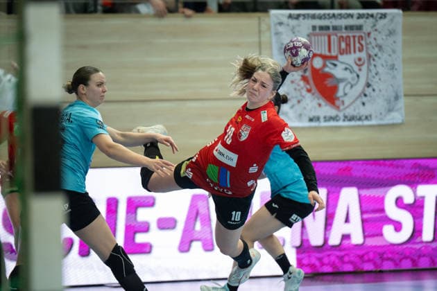 Anna Szabo THC, 26 , Viktoria Marksteiner Halle, 10 , Natsuki Aizawa THC, 23 , SV Union Halle Neustadt vs Thüringer HC, Handball, 1 Bundesliga Women, Season 2025 26, 12 Matchday, 07 01 2026 Halle SWH Arena Sachsen Anhalt Germany