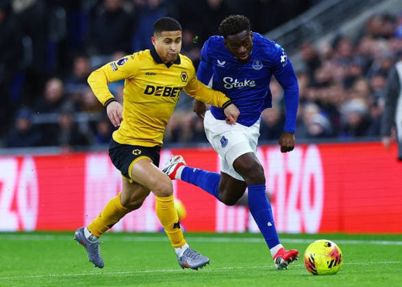 Tim Iroegbunam of Everton and Joao Gomes of Wolverhampton Wanderers Everton v Wolverhampton Wanderers, Premier League, Football, Hill Dickinson Stadium, Liverpool, UK - 07 Jan 2026Liverpool Hill Dickinson Stadium United Kingdom EDITORIAL USE ONLY No use with unauthorised audio, video, data, fixture lists, club league logos or live services. Online in-match use limited to 120 images, no video emulation. No use in betting, games or single club league player publications. Copyright: xMattxWest Shutterstockx 16232881k