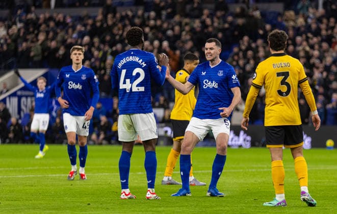 Football - FA Premier League - Everton FC v Wolverhampton Wanderers FC LIVERPOOL, ENGLAND - Wednesday, January 7, 2026: Everton s Michael Keane celebrates with team-mate Tim Iroegbunam (L) after scoring the first goal during the FA Premier League match between Everton FC and Wolverhampton Wanderers FC at Bramley-Moore Dock. (Photo by David Rawcliffe Propaganda) LIVERPOOL Bramley-Moore Dock MERSEYSIDE ENGLAND  Copyright: xDavidxRawcliffex P2026-01-07-Everton_Wolves-4